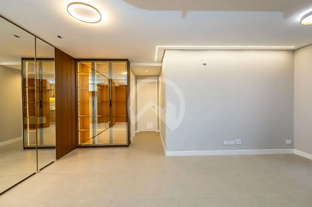 2-bedroom apartment with open-plan kitchen and parking — photo 4