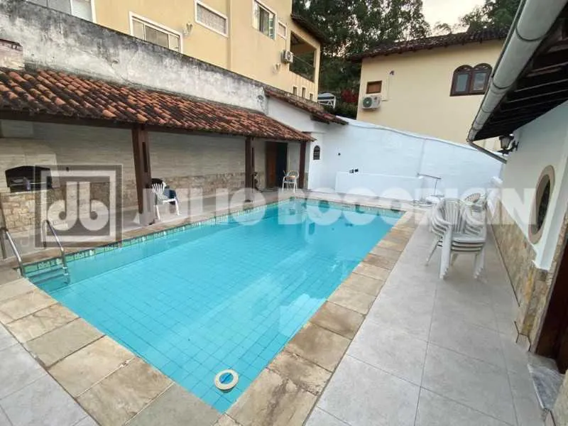 Condo house with 5 bedrooms and 4 bathrooms — photo 3