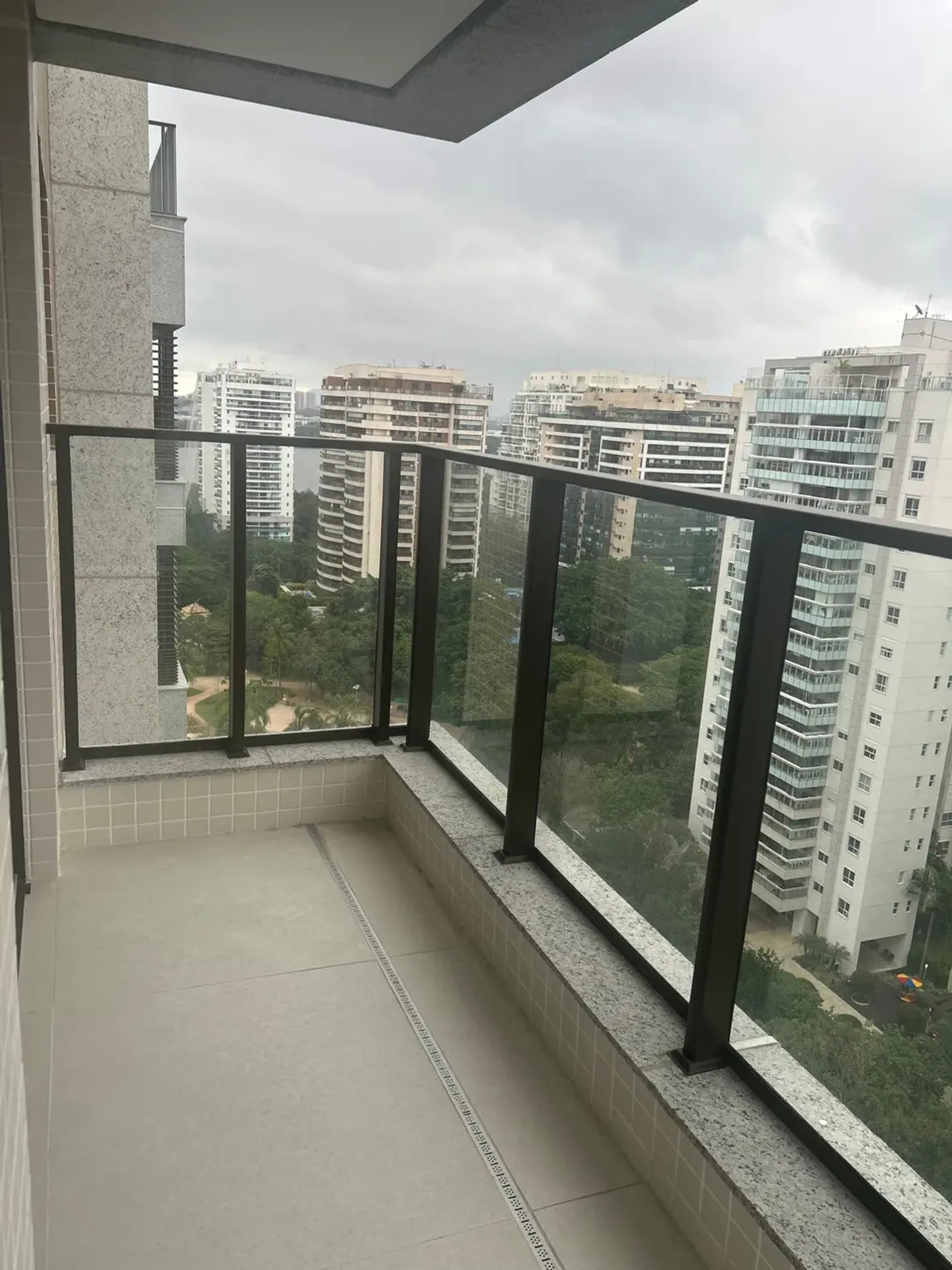 3-bedroom apartment with a park view in Rio de Janeiro — photo 3