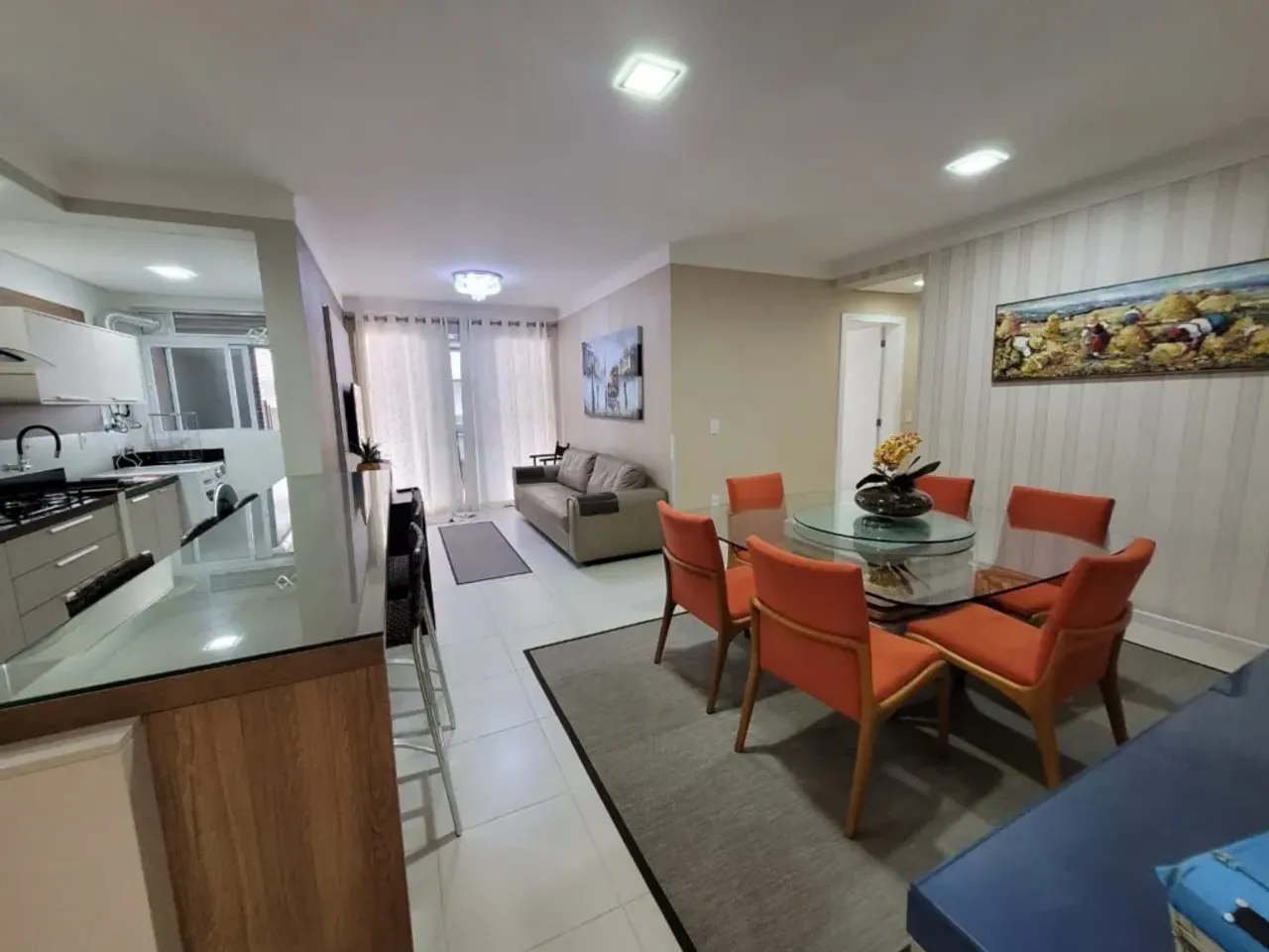 3-bedroom apartment with an open-plan gas kitchen