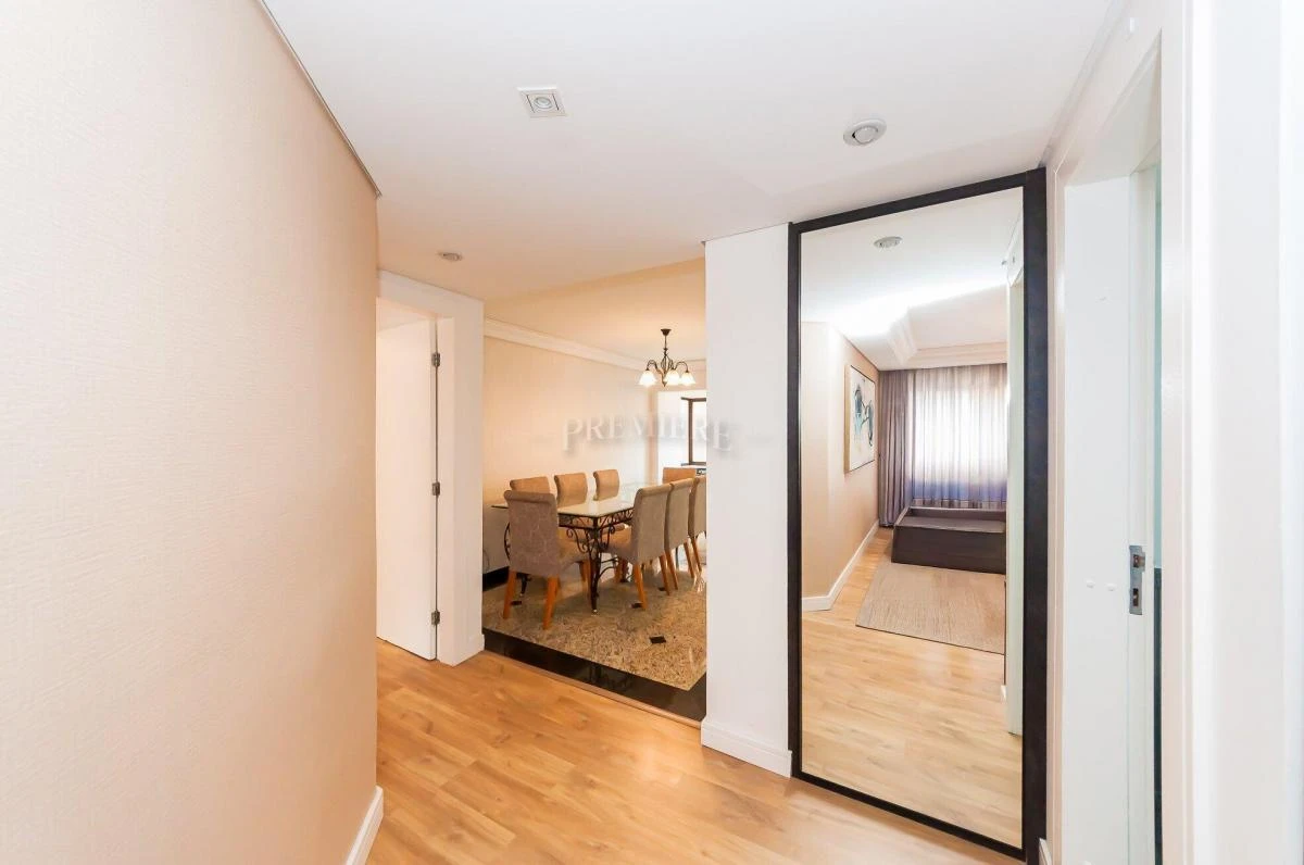 3-bedroom apartment with a bathtub in Curitiba — photo 25