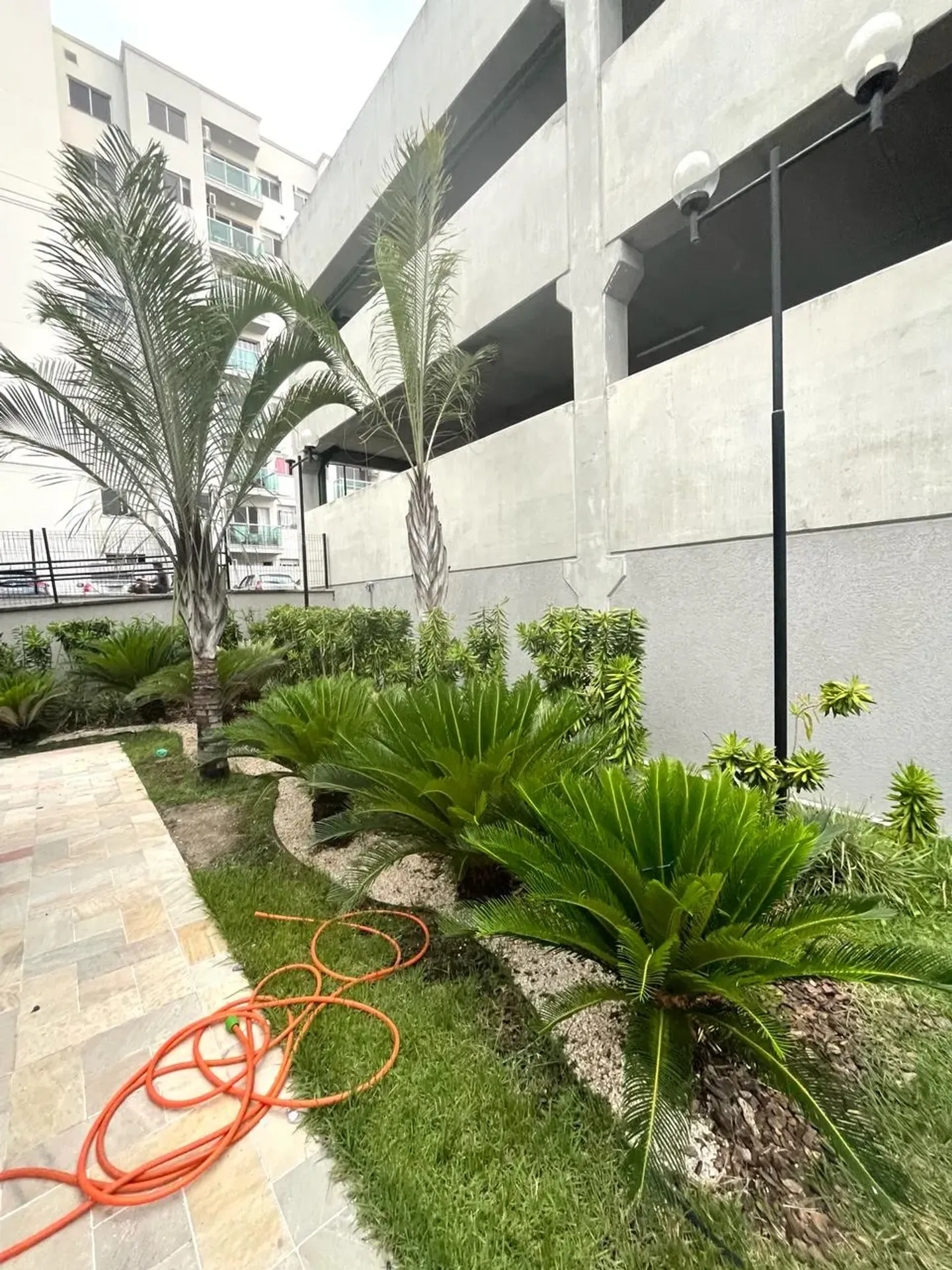 Balcony with a grill in a 2-bedroom apartment, 51 m² — photo 11