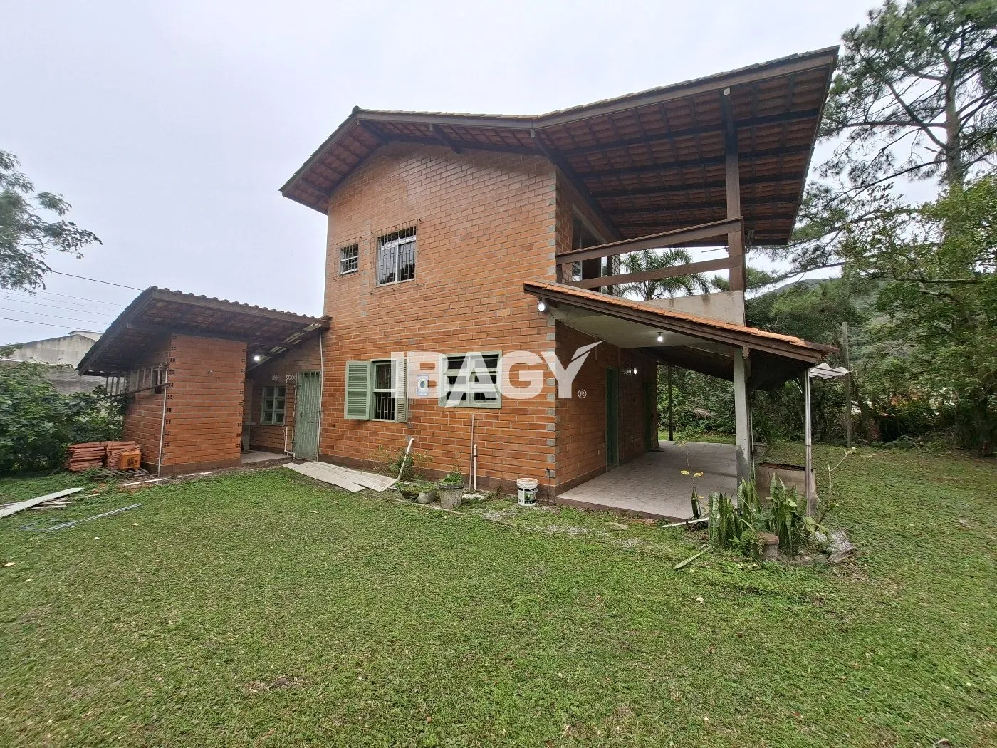4-bedroom house with a mountain view — photo 24