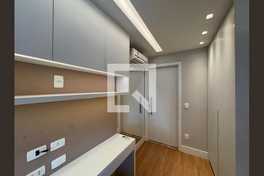 Floor-to-ceiling windows in a 3-bedroom apartment, 90 m² — photo 20