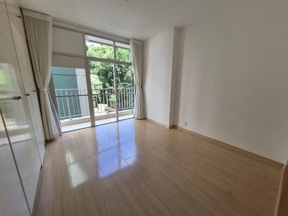 3-bedroom apartment with a mountain view in Rio de Janeiro — photo 18