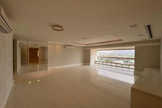 4-bedroom apartment with a separate kitchen, 260 m² — photo 4