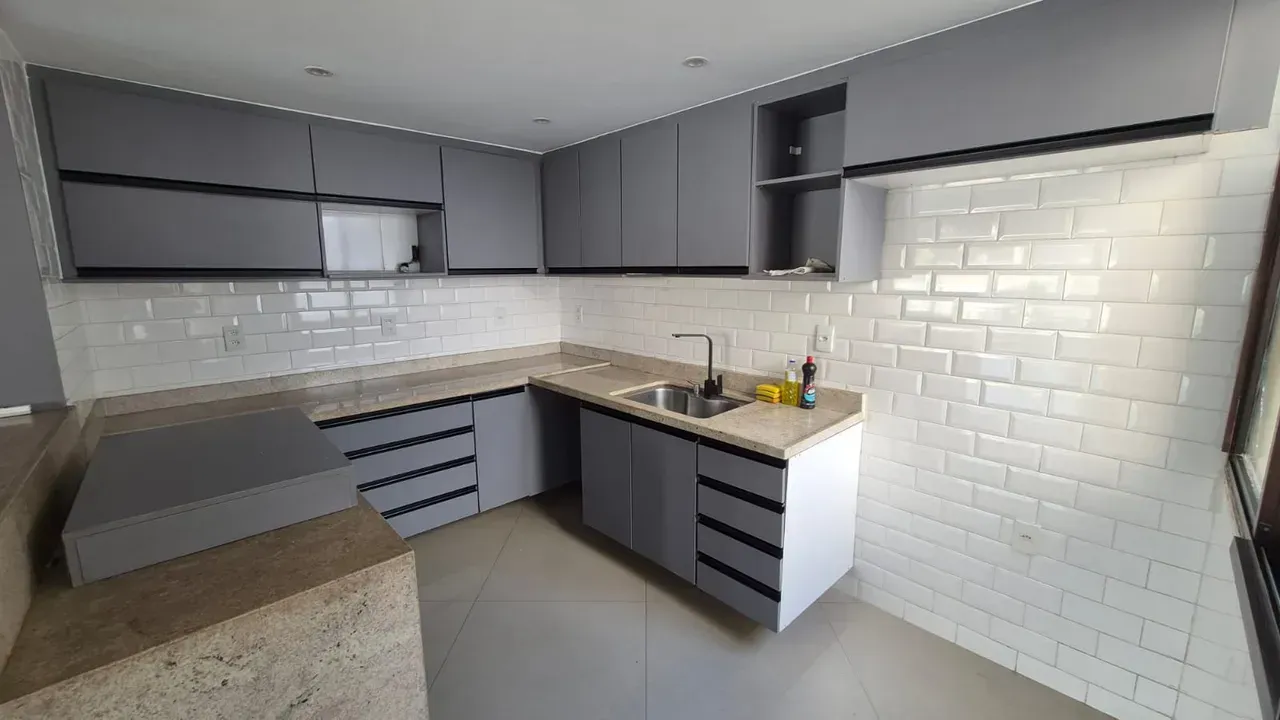 Apartment with an open-plan kitchen and 4 bedrooms — photo 19