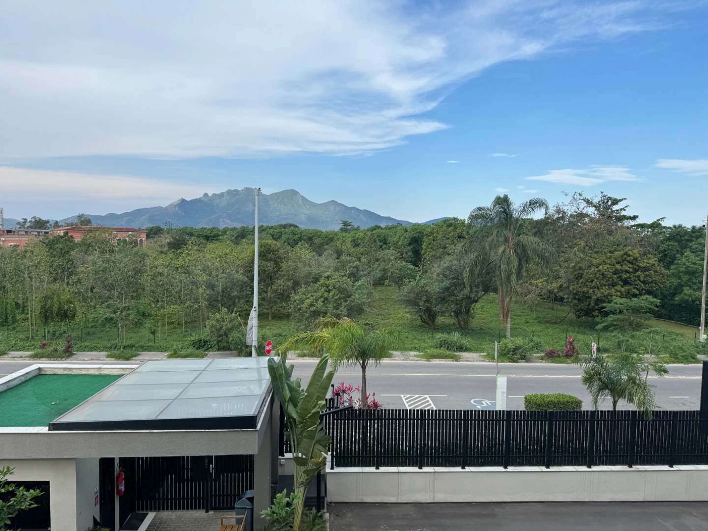 Mountain view in a 2-bedroom apartment, 42 m² — photo 7