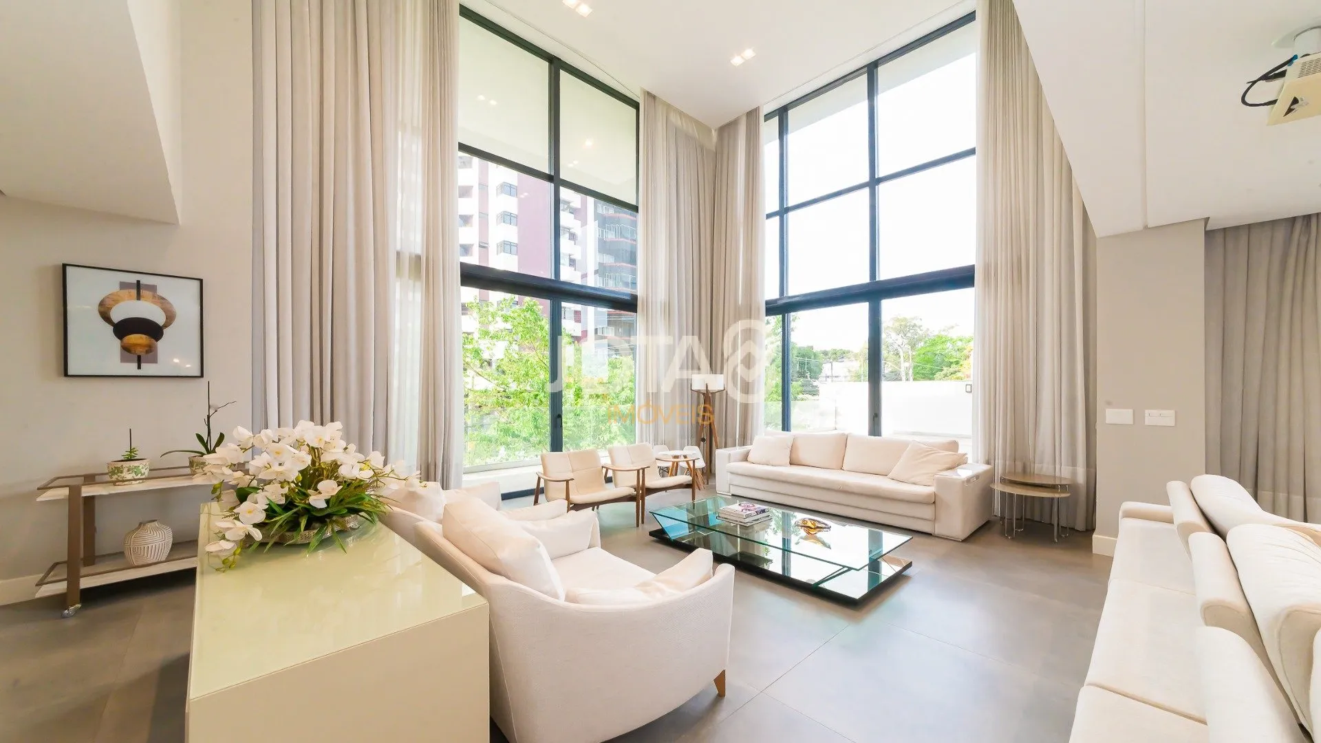 Unfurnished apartment with 3 en-suite bedrooms and balcony — photo 2