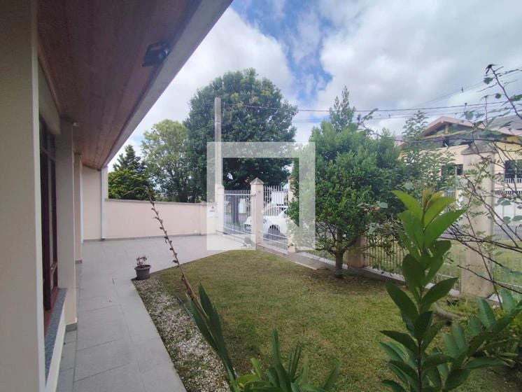 Casa con piso de madera o laminado en Curitiba — photo 24