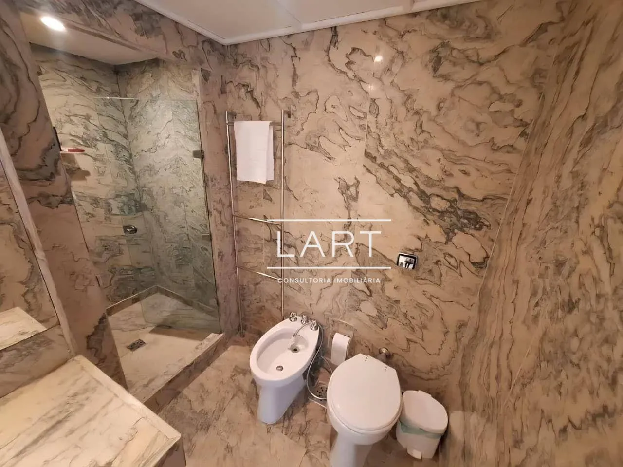 Furnished apartment with 2 bedrooms and 203 m² — photo 19