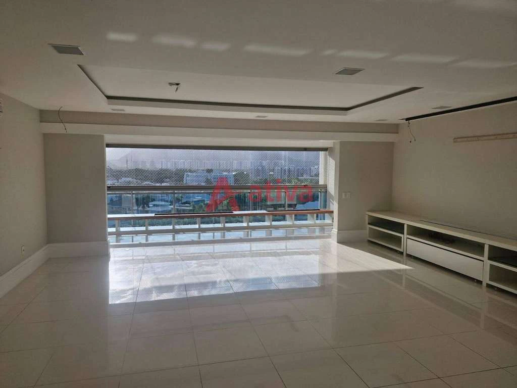 260 m² apartment with 4 en-suite bedrooms and laundry area — photo 5