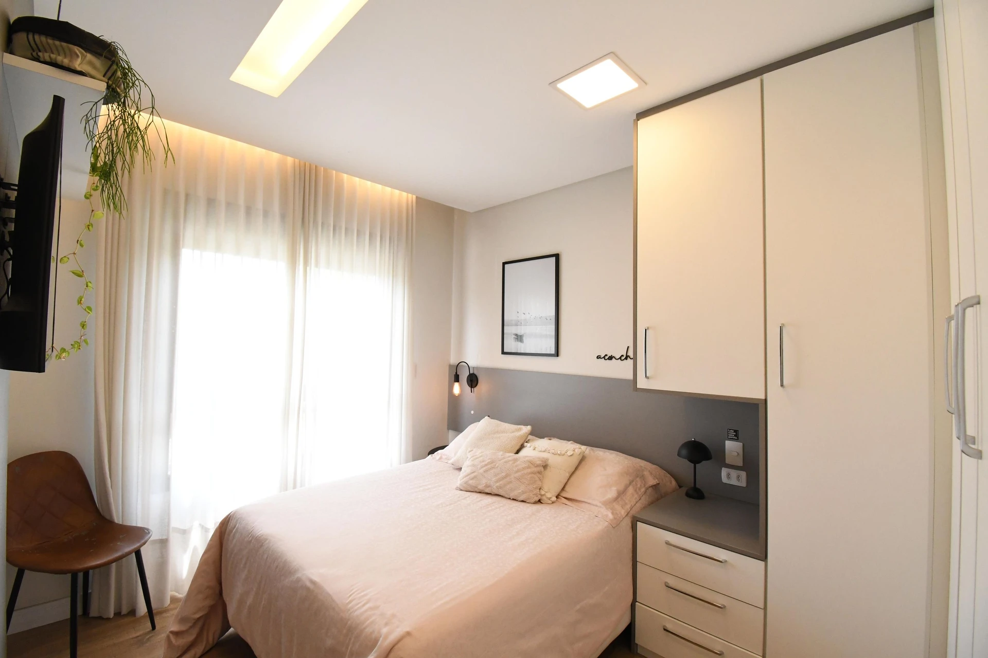 3-bedroom apartment in a building with a gym — photo 12