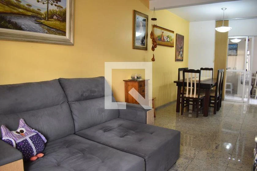 3-bedroom house with a walk-in closet in Curitiba — photo 9