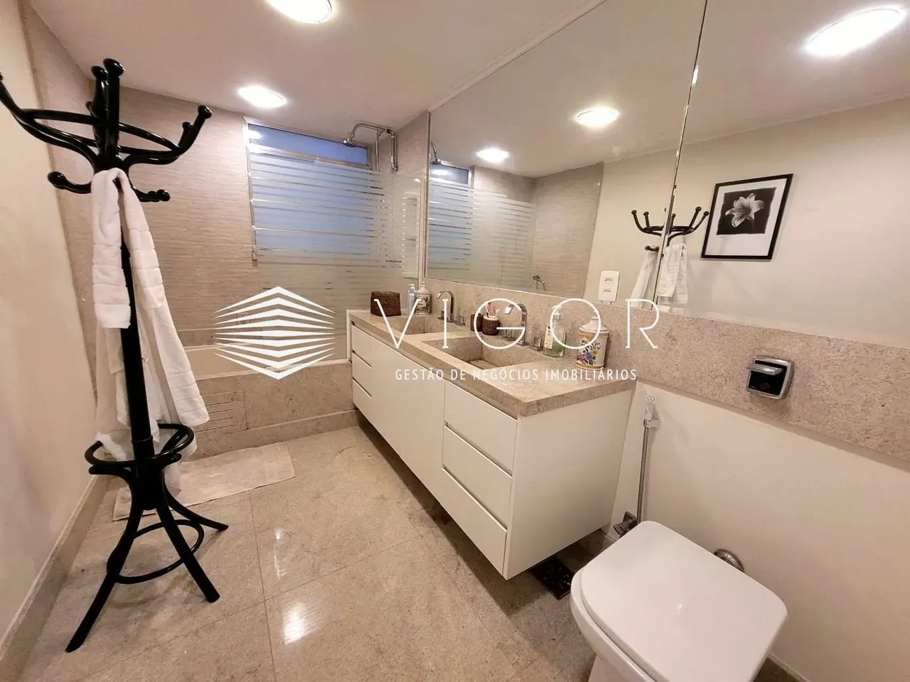 Furnished 347 m² apartment on the 2nd floor, 4 bedrooms — photo 16