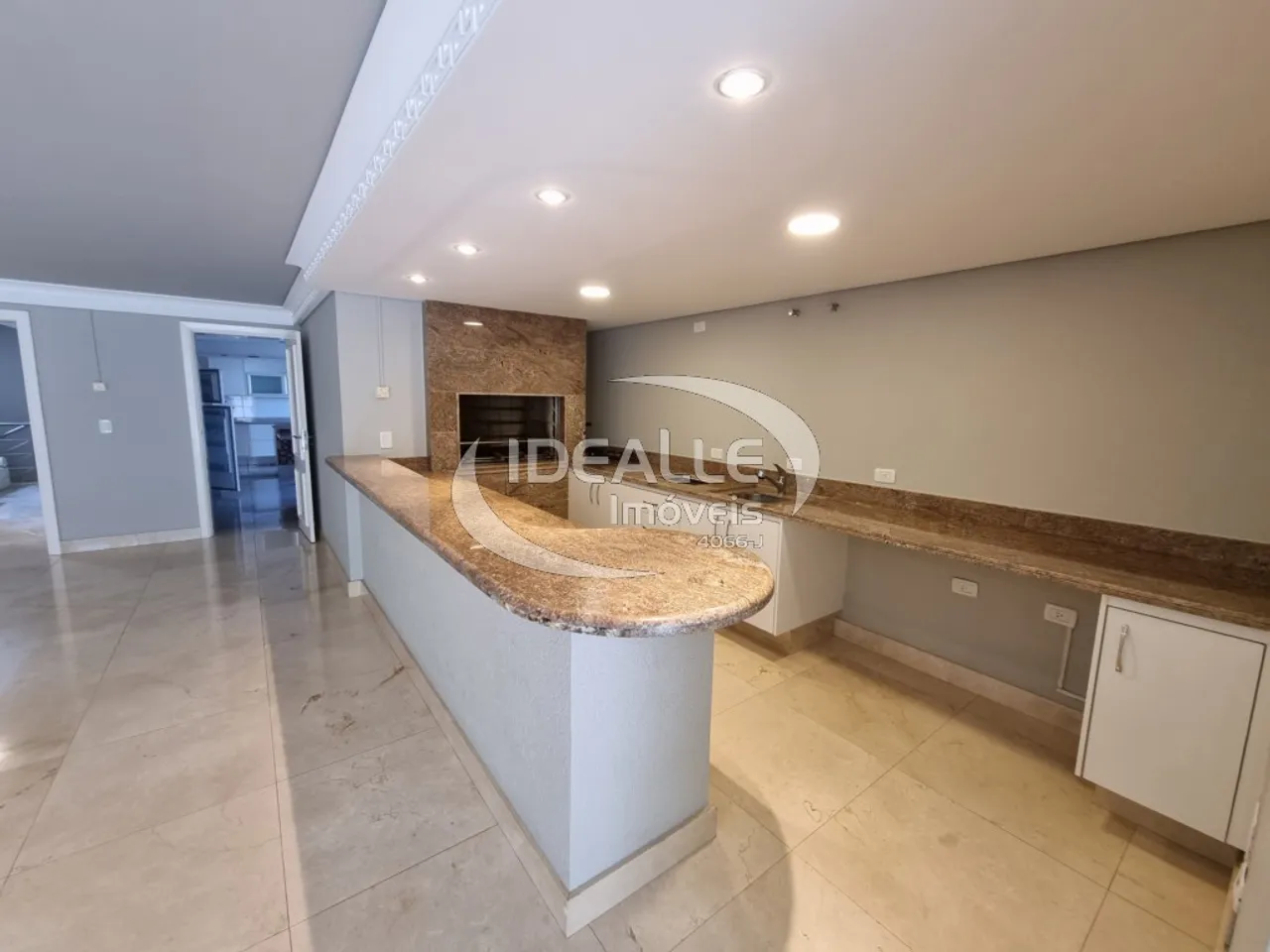 Rental house with 5 bedrooms and 6 bathrooms — photo 12