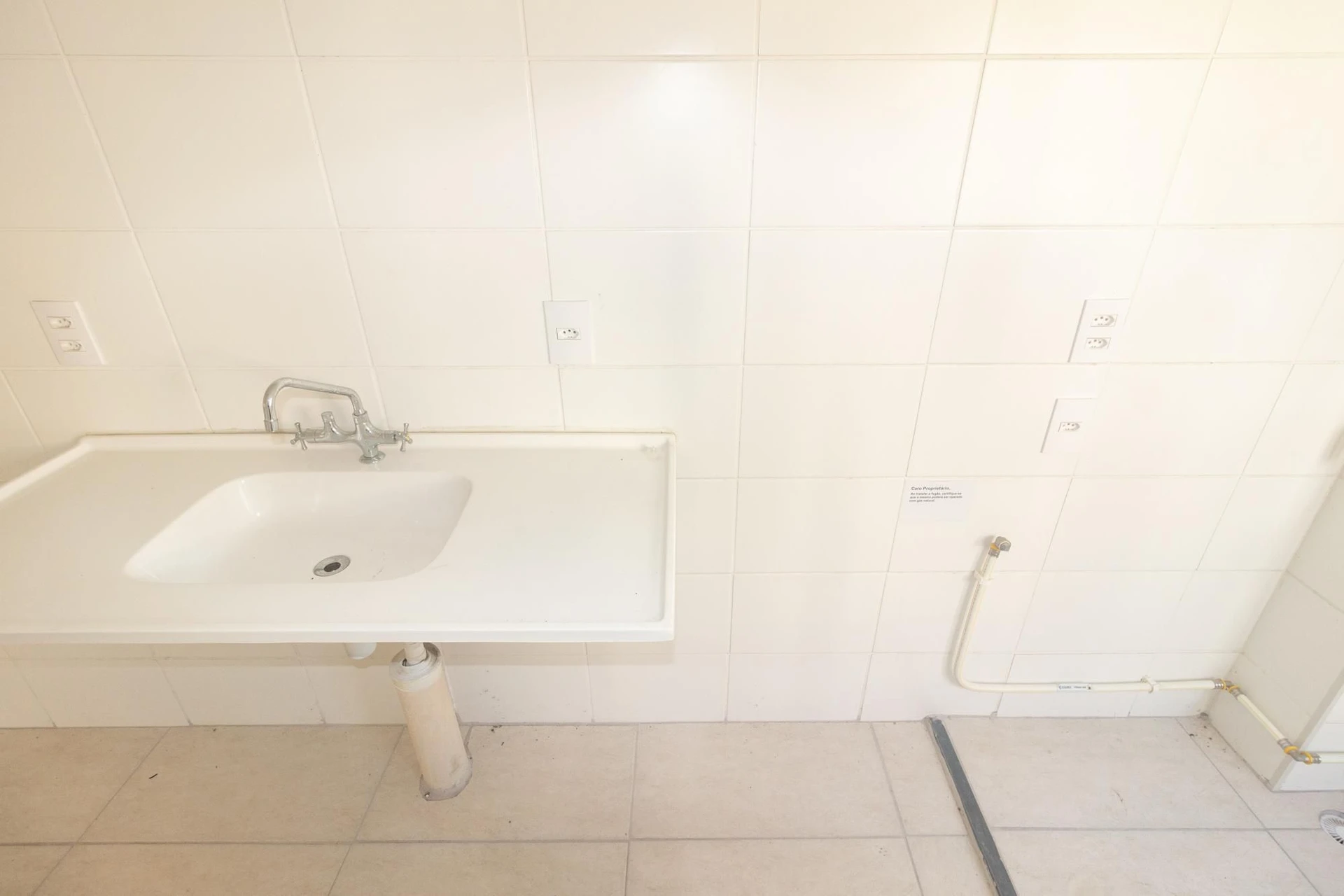 Apartamento com 2 quartos e box de vidro no banheiro — photo 48