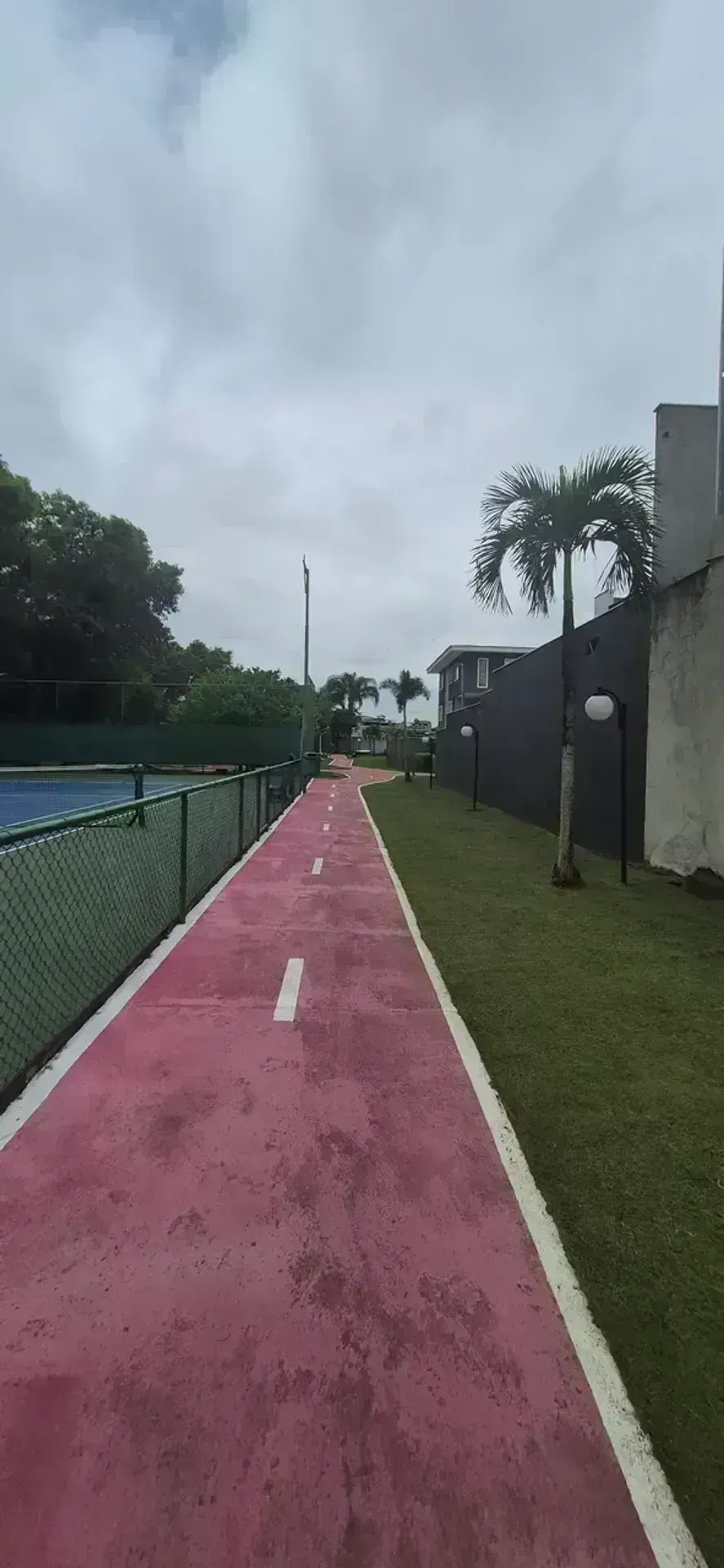 Furnished triplex house with 5 bedrooms and 300 m² — photo 50