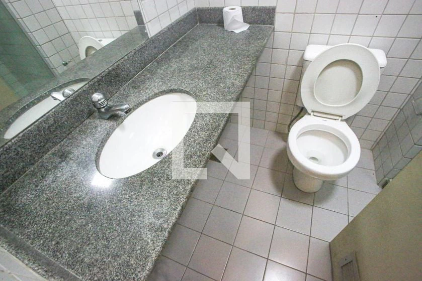 2-bedroom apartment in a building with a gym — photo 2