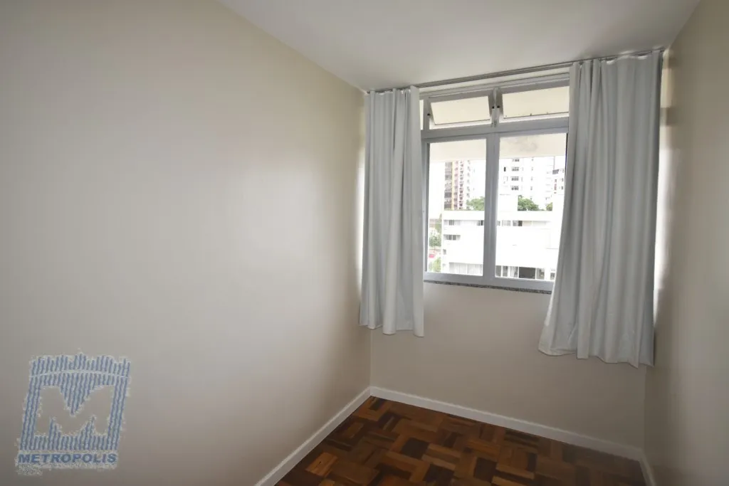 Wood or laminate floors in a 3-bedroom apartment, 69 m² — photo 3