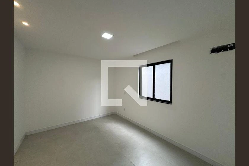 Rental house with 4 bedrooms and 222 m², balcony — photo 38