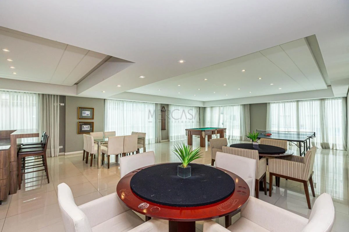 One-bedroom apartment in a building with a pool — photo 31