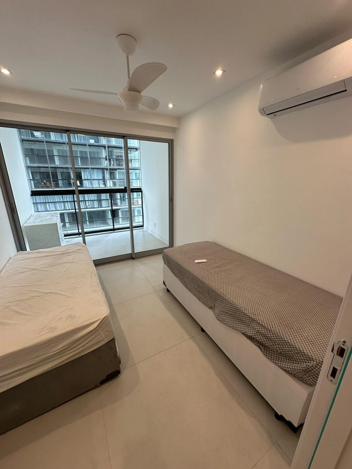 Floor-to-ceiling windows in a 2-bedroom apartment, 84 m² — photo 14