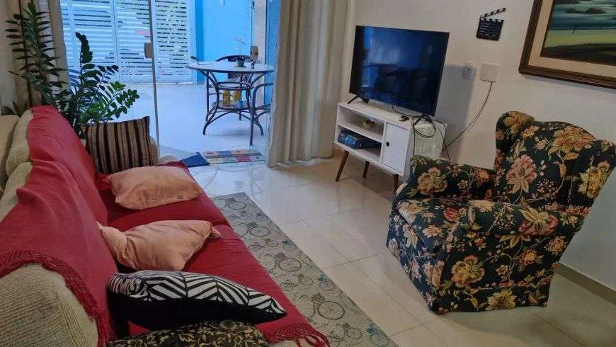 Casa mobiliada com 2 suítes e 77 m² com varanda
