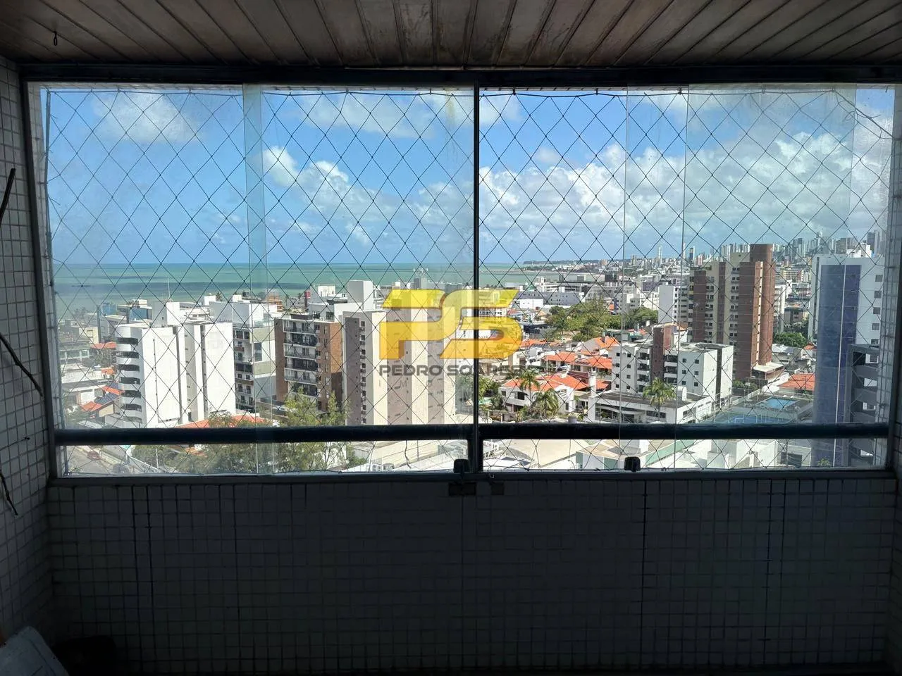 3-bedroom apartment in a building with a gym — photo 16