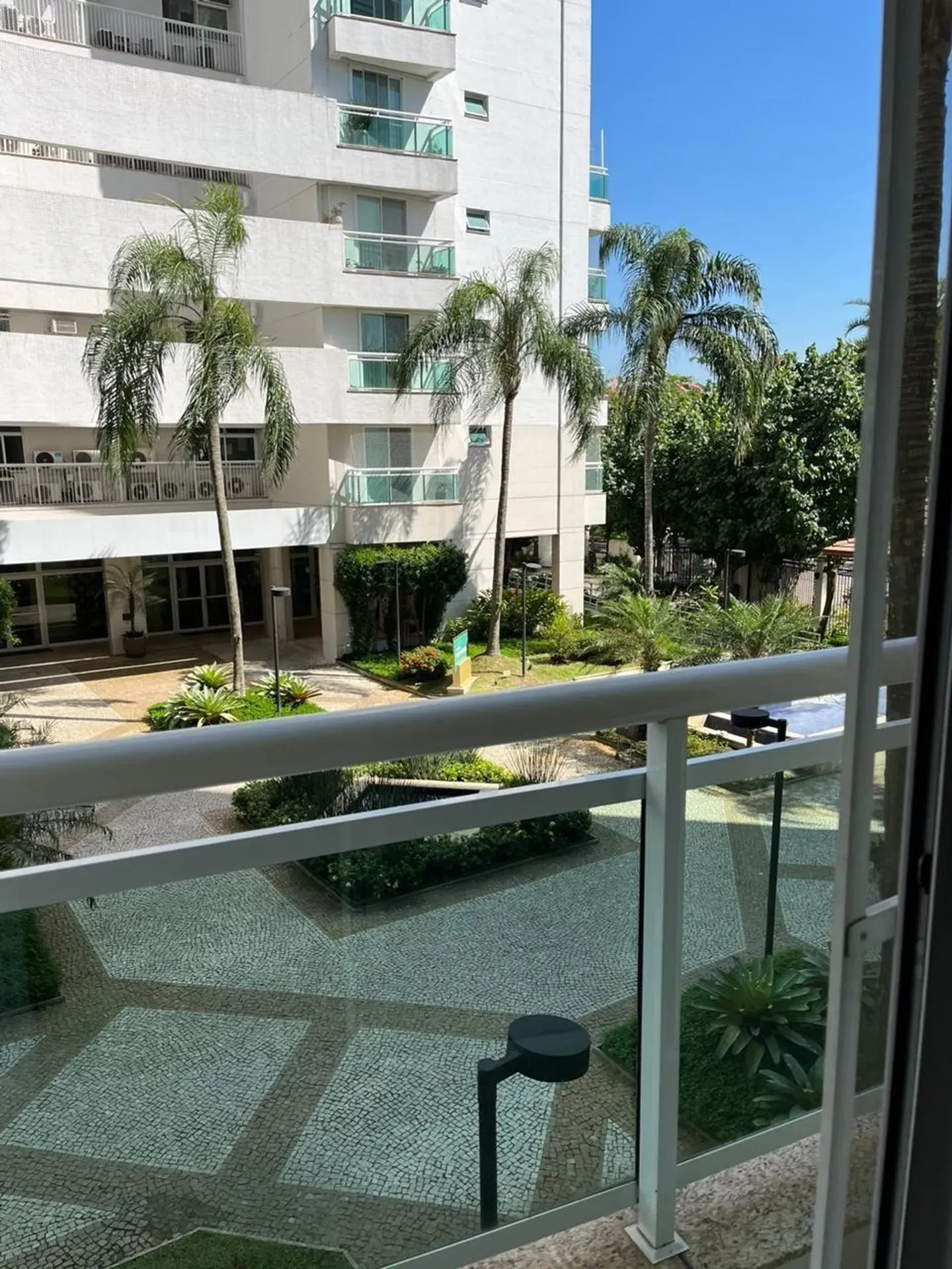 Furnished apartment with balcony, 4 bedrooms and 5 baths — photo 34
