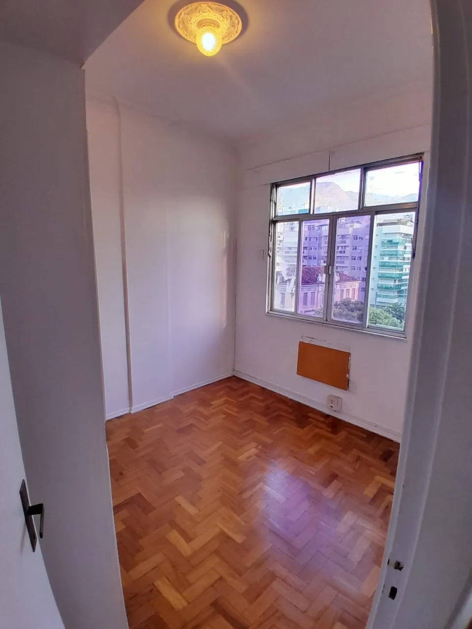 2-bedroom apartment with a separate, closed kitchen — photo 3
