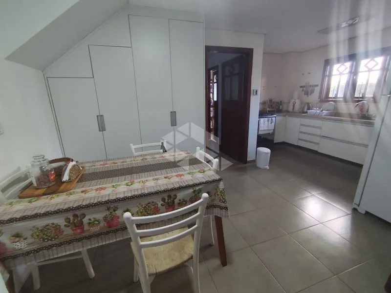Мебльований будинок з 4 спальнями-сюїтами та садом 240 м² — photo 18