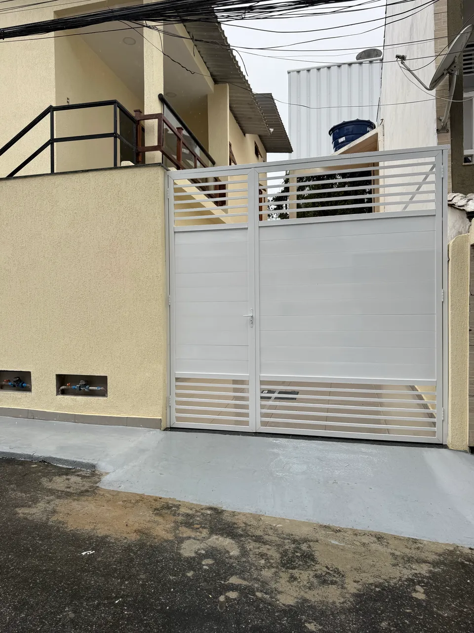 House with 2 bedrooms and a built-in grill on balcony — photo 20