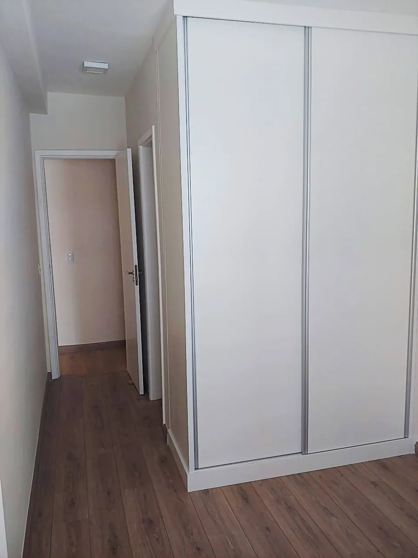 Apartment with 3 bedrooms, balcony and 2 parking spots — photo 28
