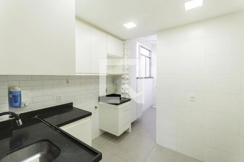 Wood or laminate floors in a 3-bedroom apartment, 64 m² — photo 5