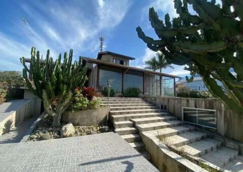 493 m² house with 4 bedrooms and 2 en-suite suites — photo 3