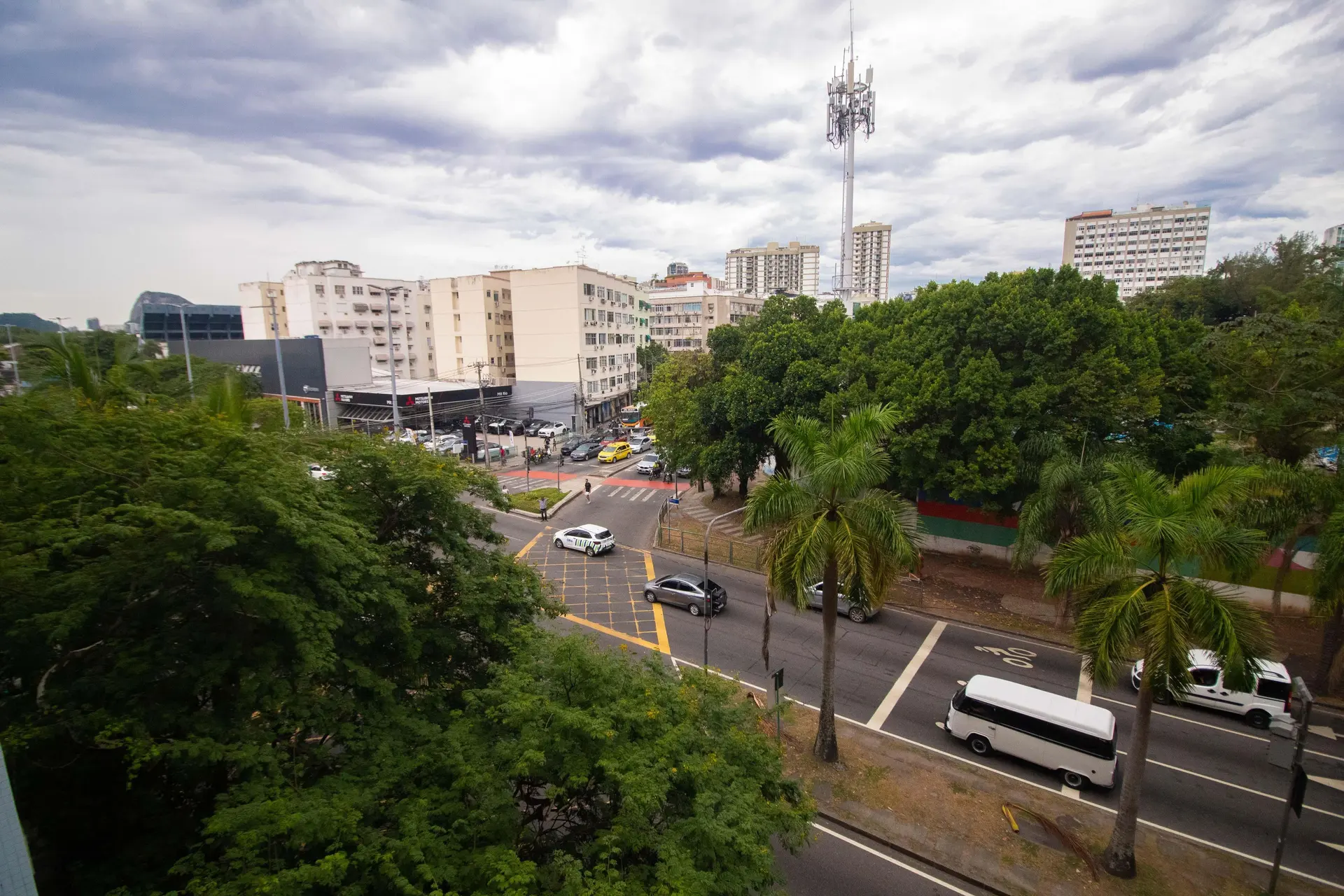 Apartamento de 2 quartos com piso de madeira ou laminado — photo 17