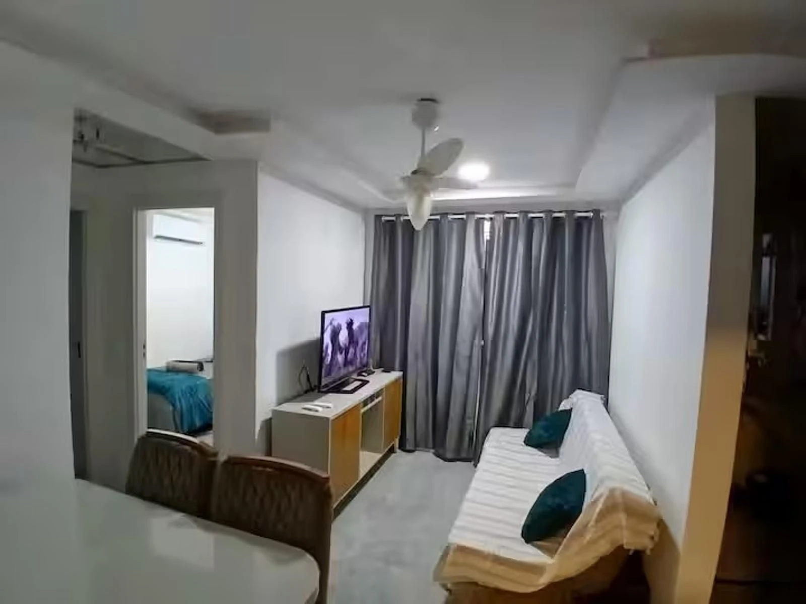 2-bedroom apartment with balcony and laundry area — photo 6