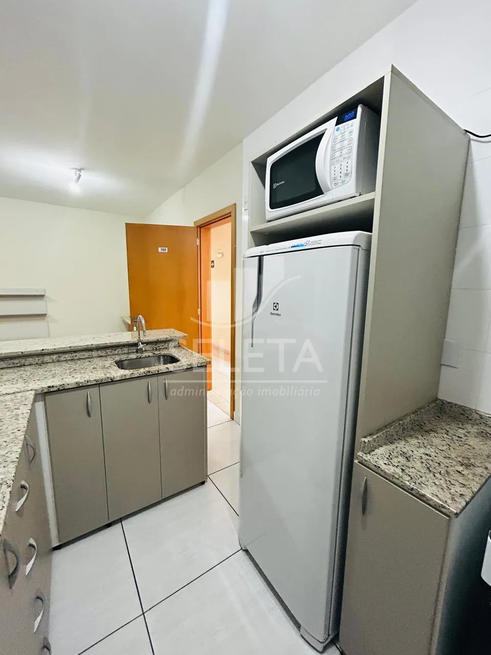Furnished 1-bedroom apartment with parking and open kitchen — photo 5