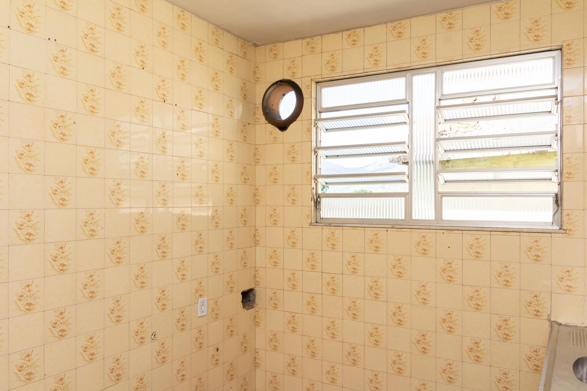 2-bedroom rental apartment with 1 bathroom and parking — photo 18