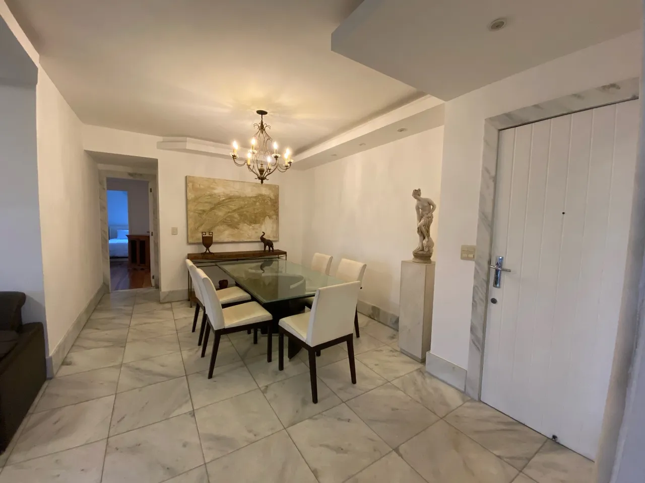 4-bedroom apartment with a water view — photo 2