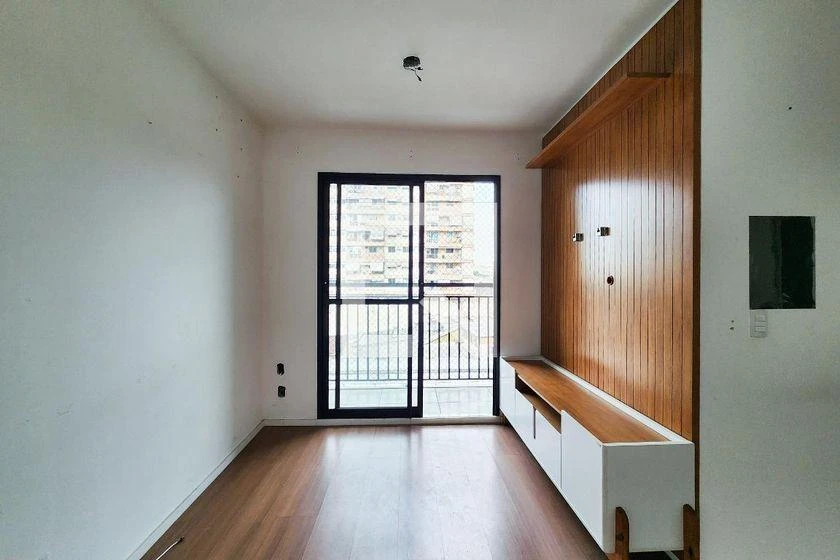 2-bedroom apartment in a building with a gym — photo 9