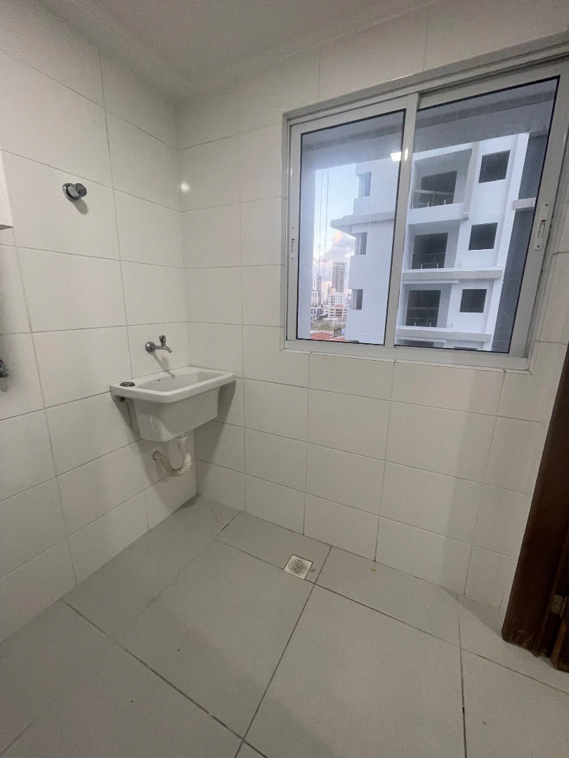 4-bedroom apartment in a building with a sauna — photo 28