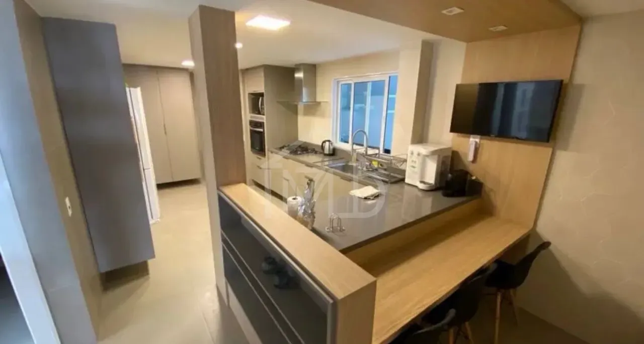 Мебльований будинок 500 м² з 4 спальнями-сюїтами — photo 34