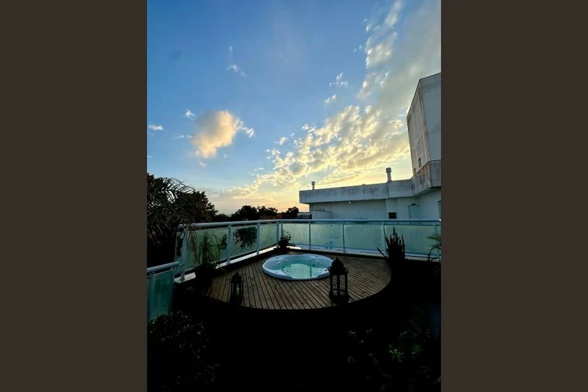 Furnished apartment with balcony and 2 en-suite bedrooms