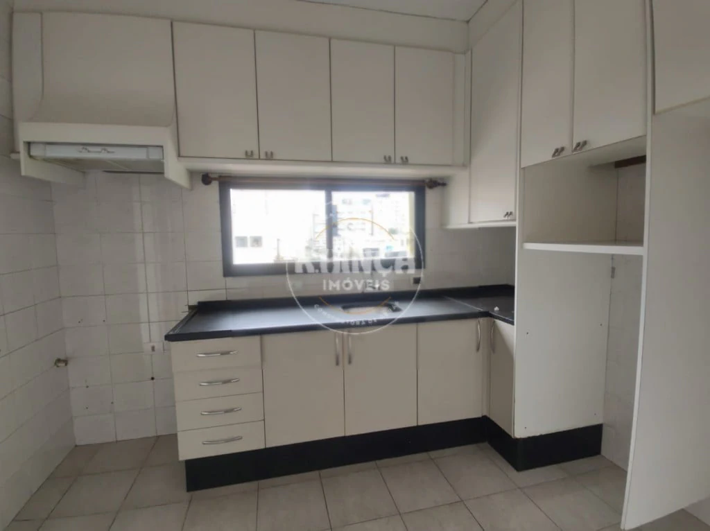 Apartamento com piso de madeira ou laminado, Centro — photo 3
