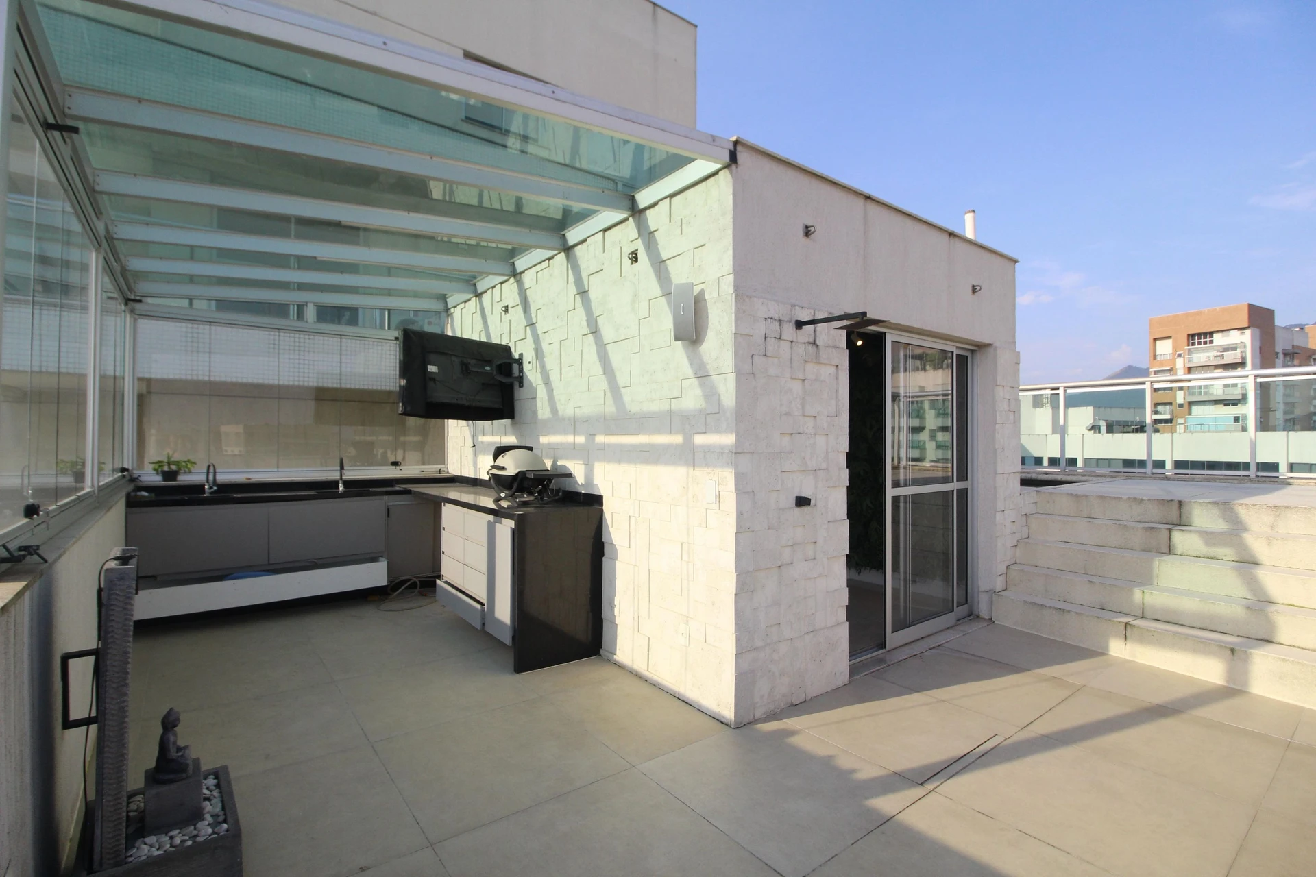 4-bedroom apartment in a building with a sauna — photo 13
