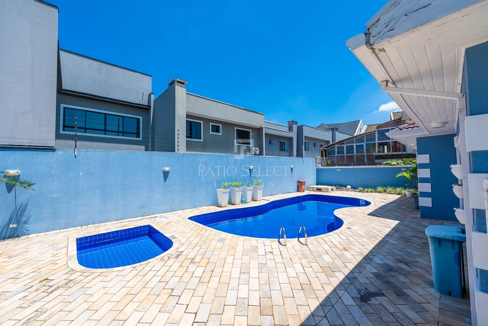 Furnished house, 305 m², with a bathtub — photo 30
