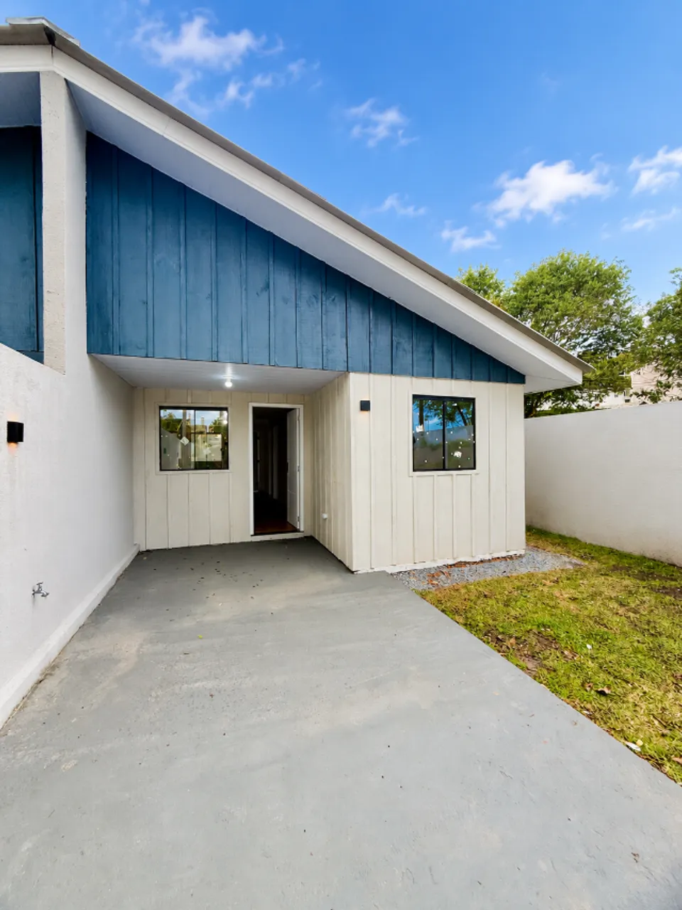 Wood or laminate floors in a 3-bedroom house, 55 m² — photo 18