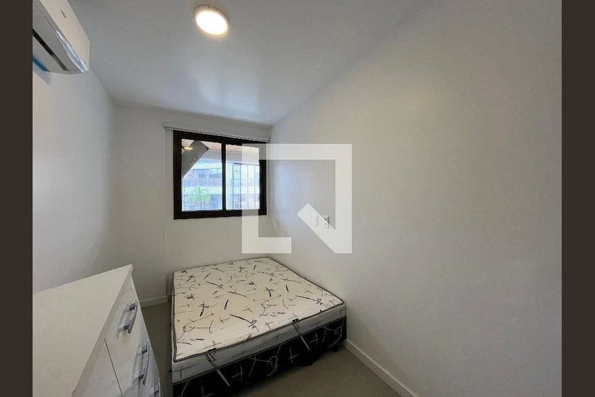 Balcony with a grill in a 3-bedroom apartment, 89 m² — photo 14